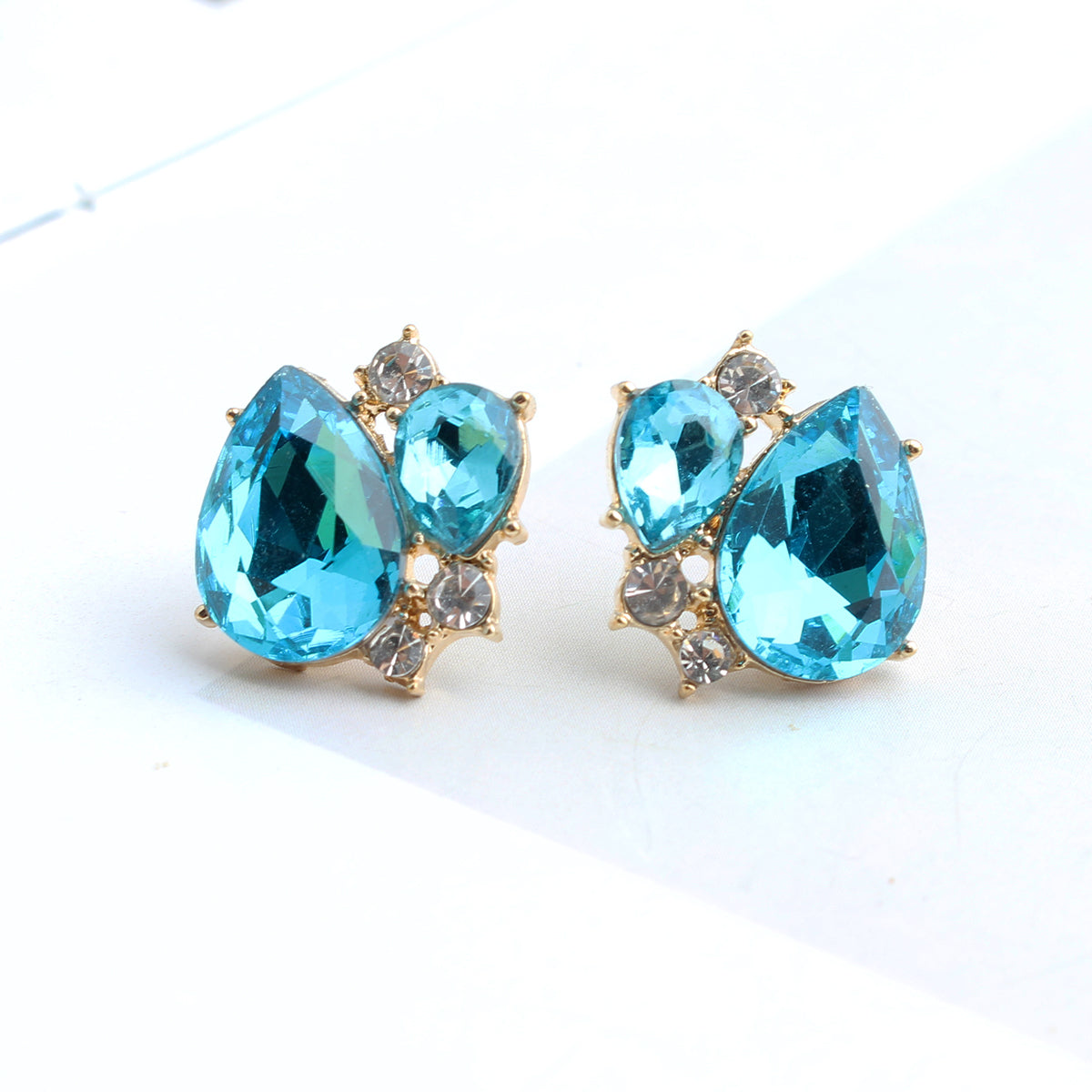 1 Pair Elegant Leaves Water Droplets Plating Inlay Alloy Crystal Rhinestones Gold Plated Ear Studs