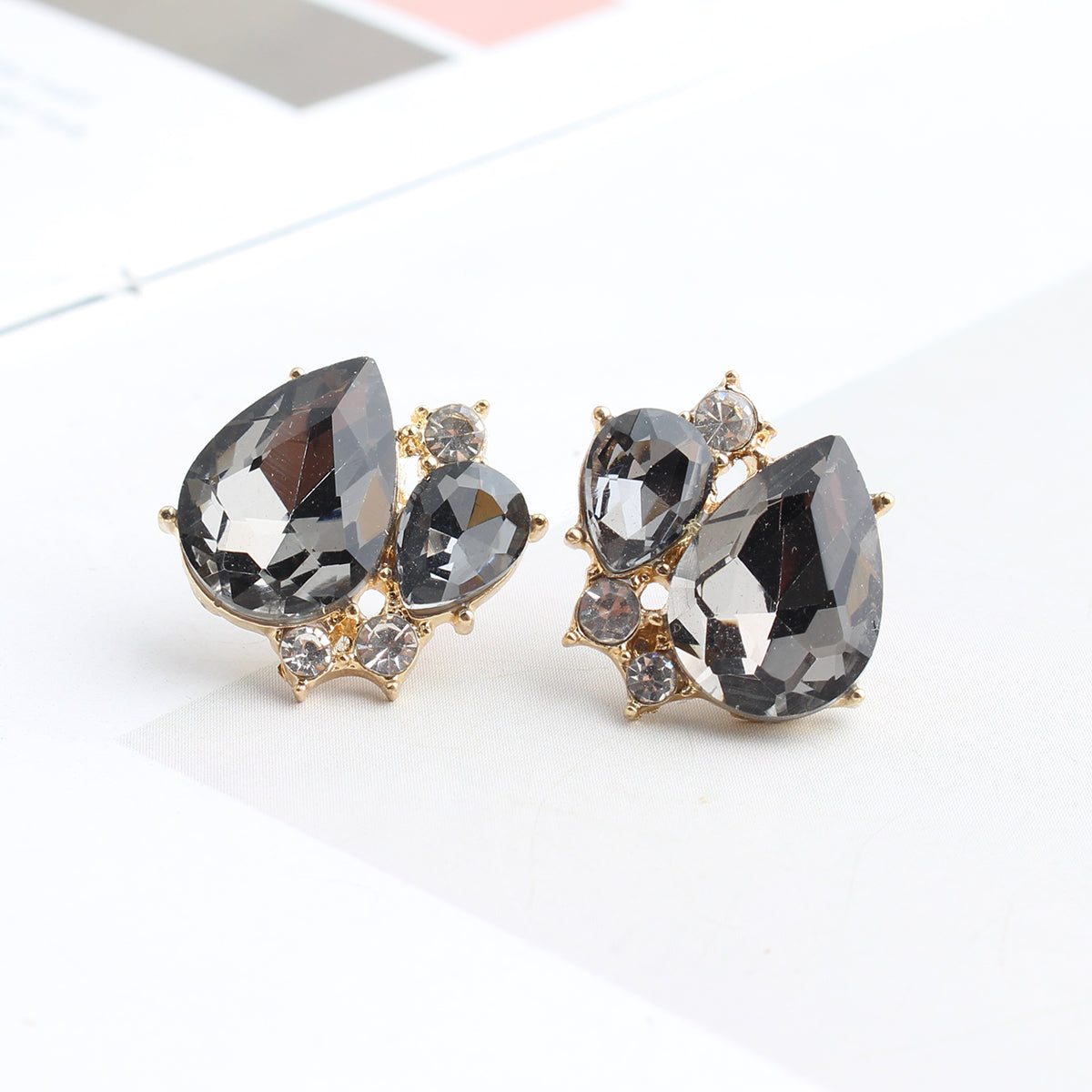 1 Pair Elegant Leaves Water Droplets Plating Inlay Alloy Crystal Rhinestones Gold Plated Ear Studs