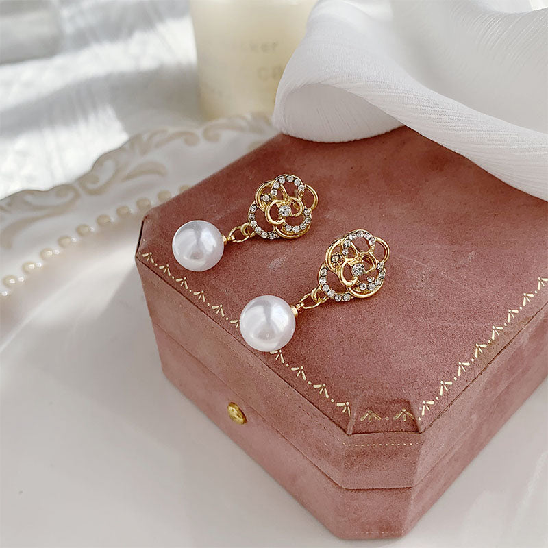 1 Pair Elegant Sweet Flower Alloy Artificial Rhinestones Artificial Pearls Drop Earrings Ear Cuffs