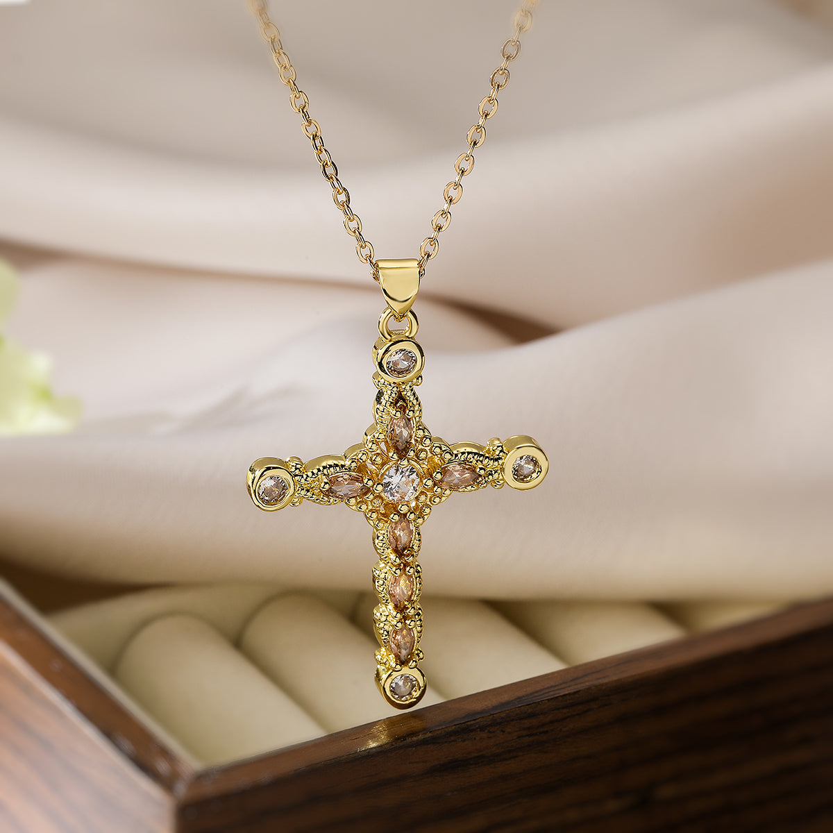 Simple Style Commute Cross Copper Plating Inlay Zircon 18k Gold Plated Pendant Necklace