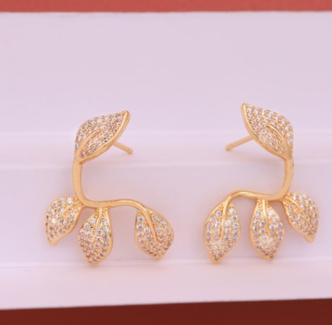 1 Pair Elegant Lady Simple Style Leaves Plating Inlay Brass Zircon 18k Gold Plated Ear Studs