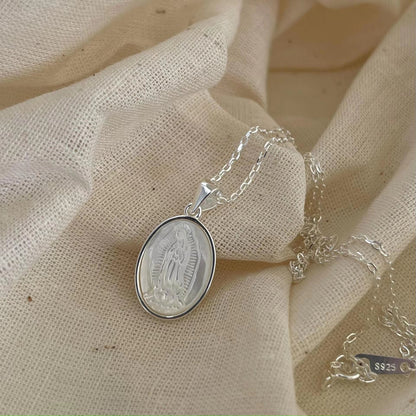 Elegant Oval Sterling Silver Silver Plated Pendant Necklace