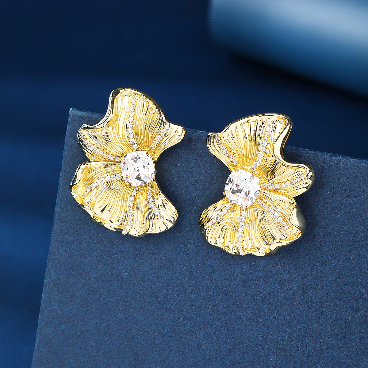 1 Pair Simple Style Commute Flower Plating Inlay Copper Zircon 18k Gold Plated Ear Studs