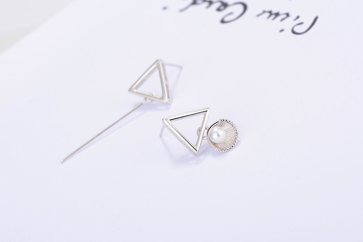 1 Pair Simple Style Triangle Shell Asymmetrical Plating Inlay Copper Pearl White Gold Plated Drop Earrings