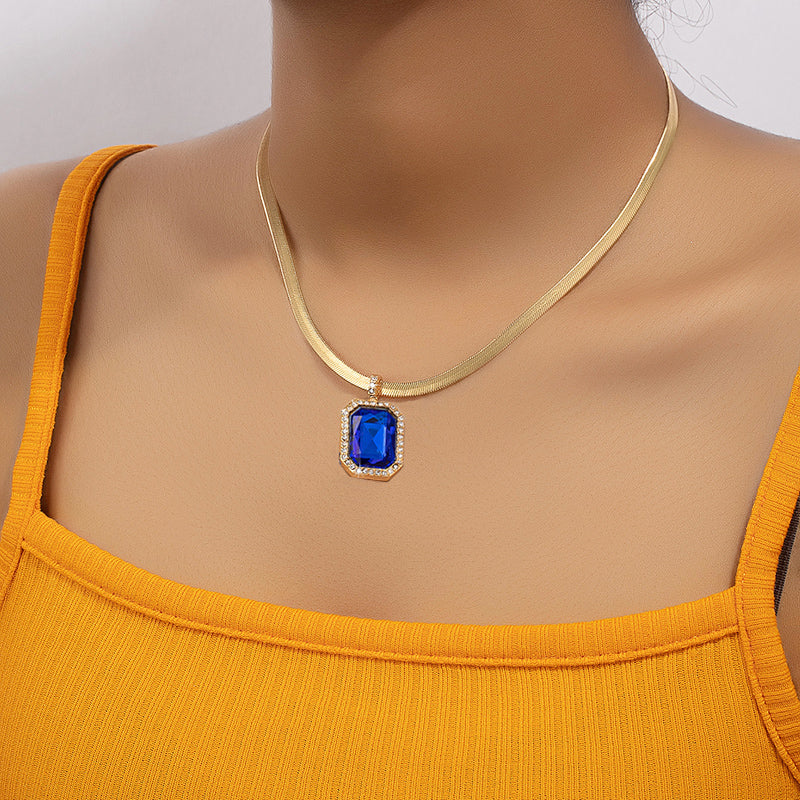 Retro Classic Style Rectangle Alloy Plating Inlay Gem Rhinestones Women's Pendant Necklace