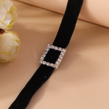 Elegant Glam Solid Color Velvet Zinc Alloy Inlay Rhinestones Women's Choker