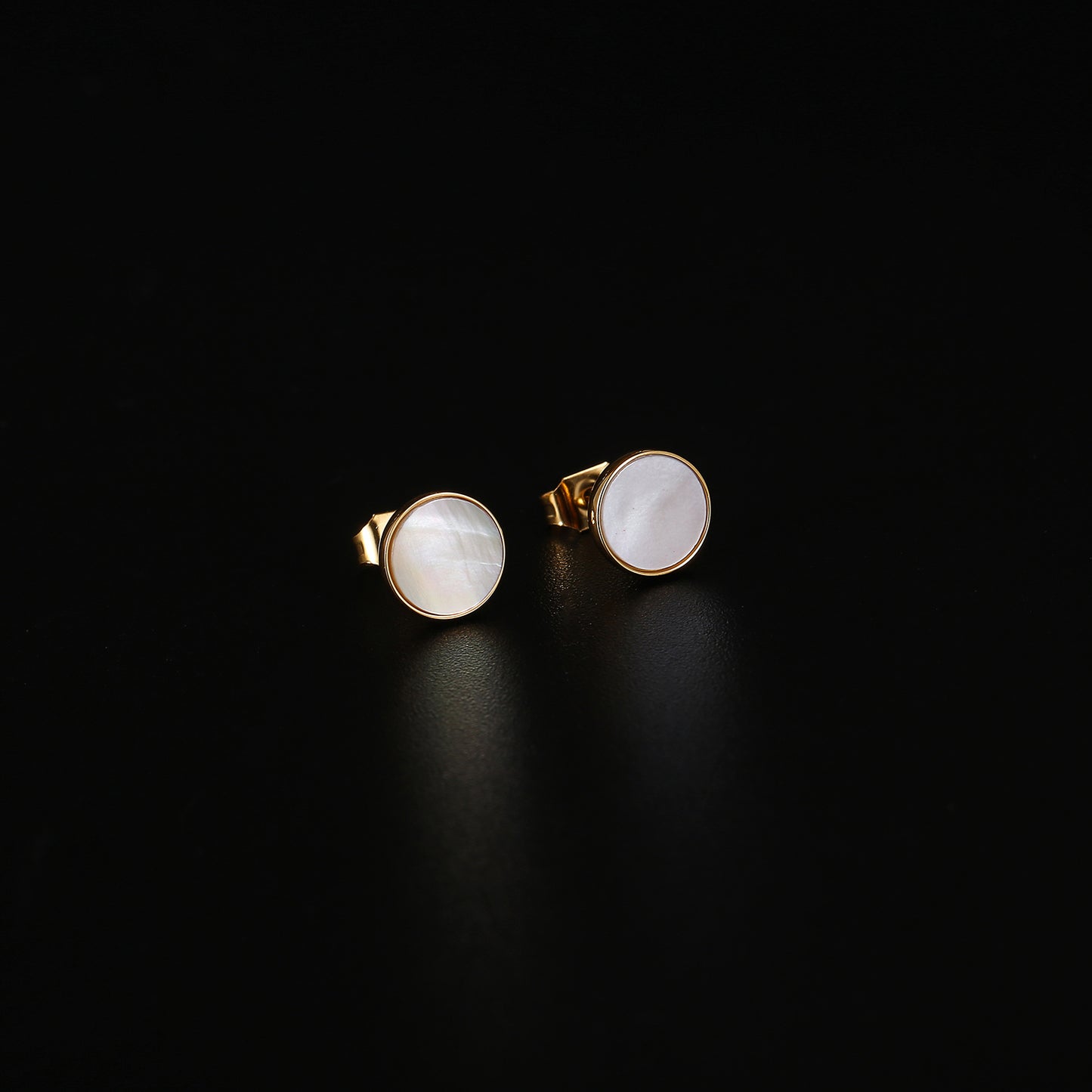 1 Pair Elegant Simple Style Round Plating Inlay Stainless Steel Shell 18k Gold Plated Ear Studs