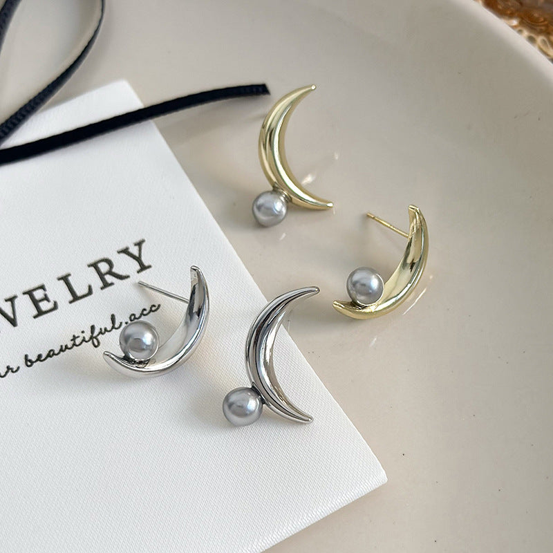 1 Pair Simple Style Moon Alloy Ear Studs