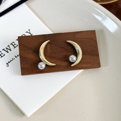 1 Pair Simple Style Moon Alloy Ear Studs