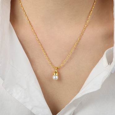 Casual Simple Style Commute Round Titanium Steel Plating Inlay Artificial Pearls 18k Gold Plated Pendant Necklace