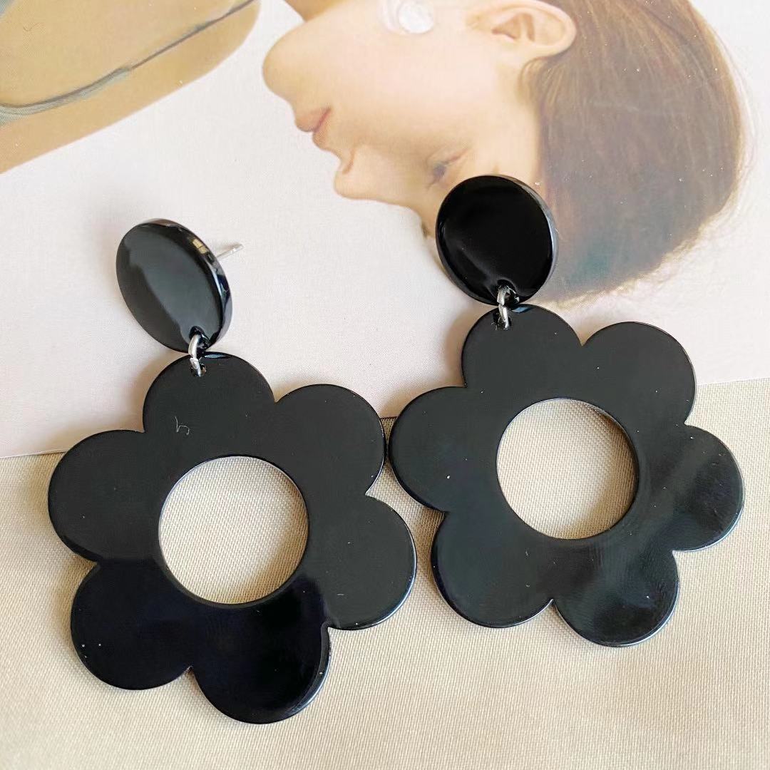 1 Pair Cartoon Style Flower Hollow Out Arylic Drop Earrings