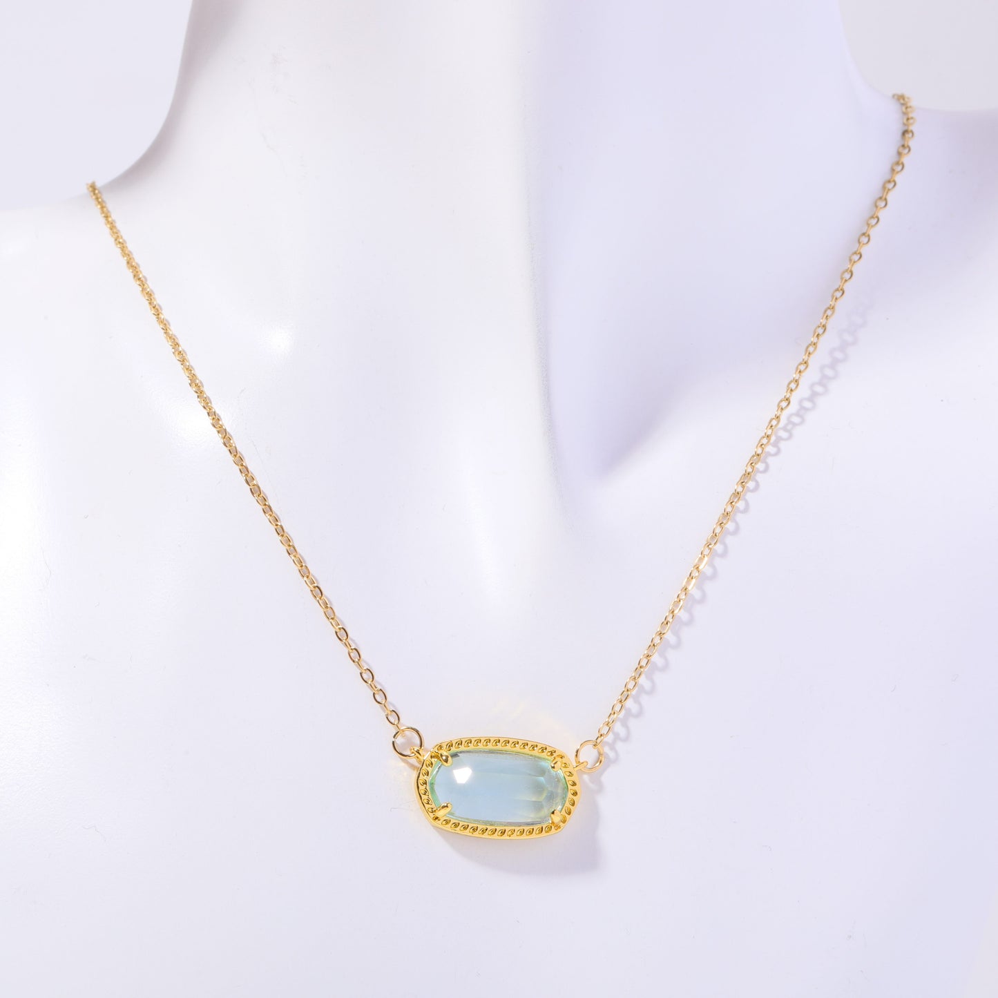 Casual Simple Style Oval Copper Plating Inlay Shell Zircon 18k Gold Plated Pendant Necklace