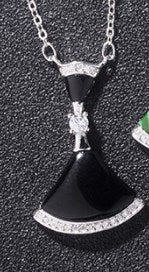 Elegant Simple Style Dresses Sterling Silver Plating Inlay Rhinestones Agate Shell Pendant Necklace