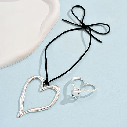 Retro Exaggerated Heart Shape Alloy Plating Silver Plated Women's Rings Necklace