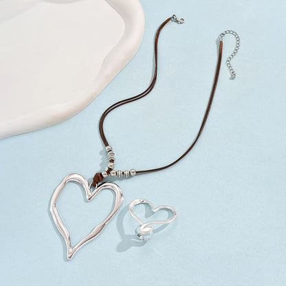 Retro Exaggerated Heart Shape Alloy Plating Silver Plated Women's Rings Necklace