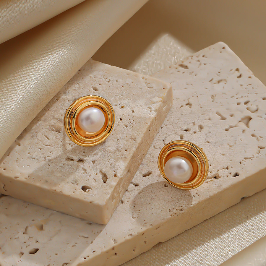 1 Pair Elegant Baroque Style Round Plating Inlay Copper Natural Stone Freshwater Pearl 18k Gold Plated Ear Studs