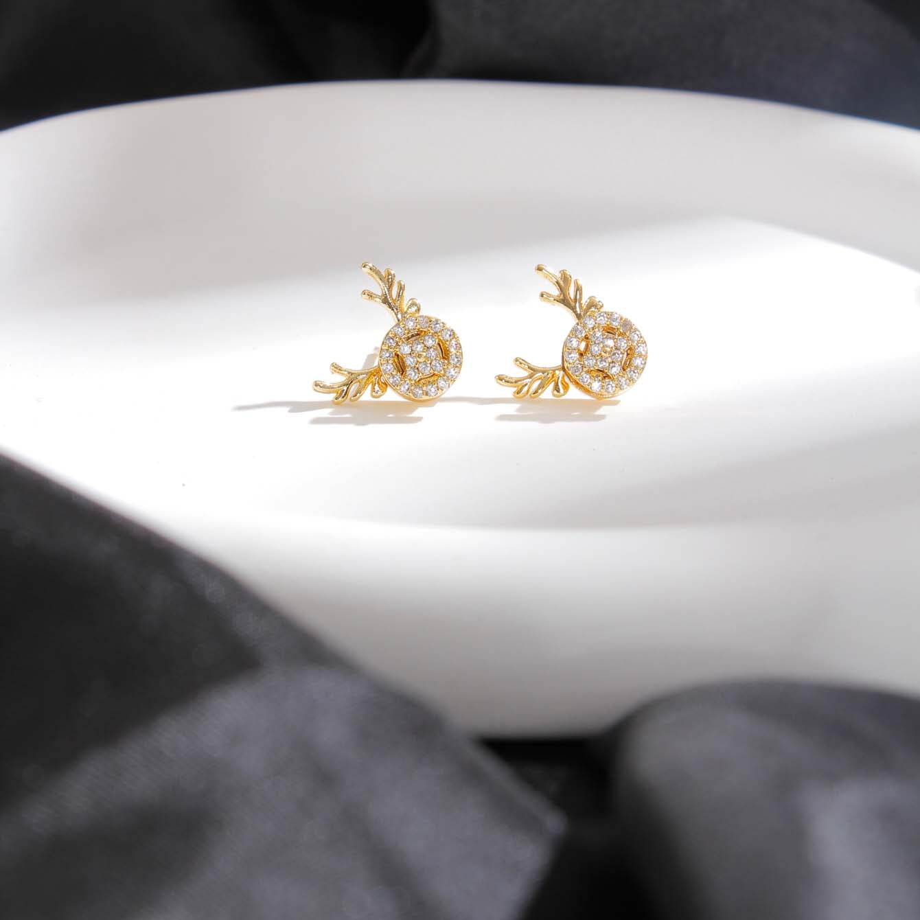 1 Pair Elegant Glam Lady Animal Plating Inlay Stainless Steel Zircon 18k Gold Plated Ear Studs