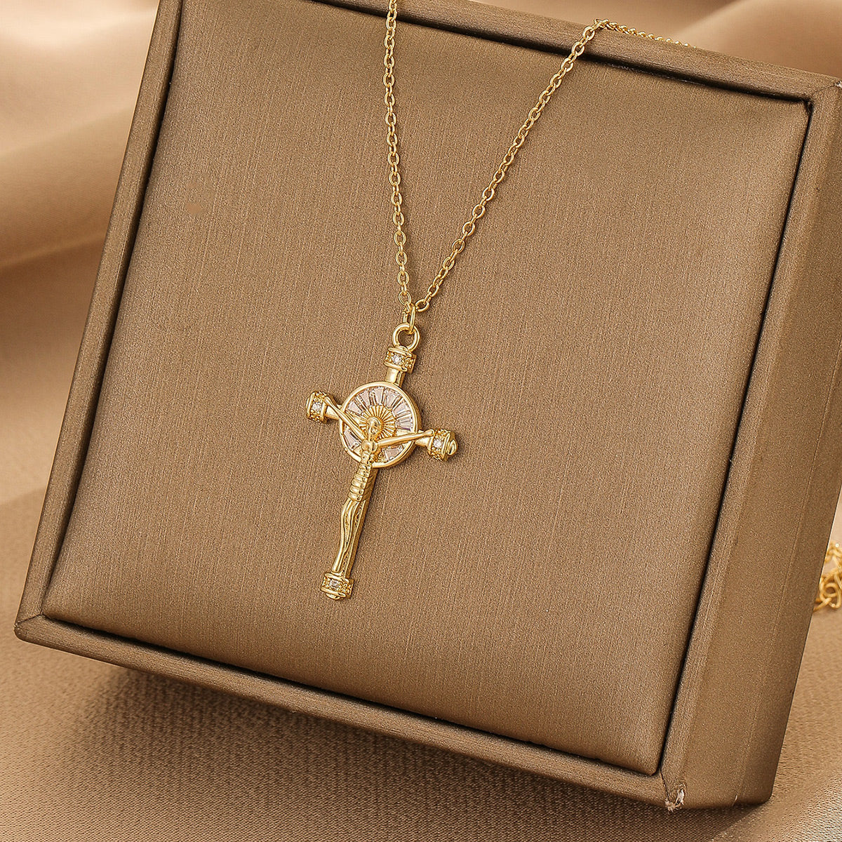 Simple Style Cross Copper Zircon Pendant Necklace