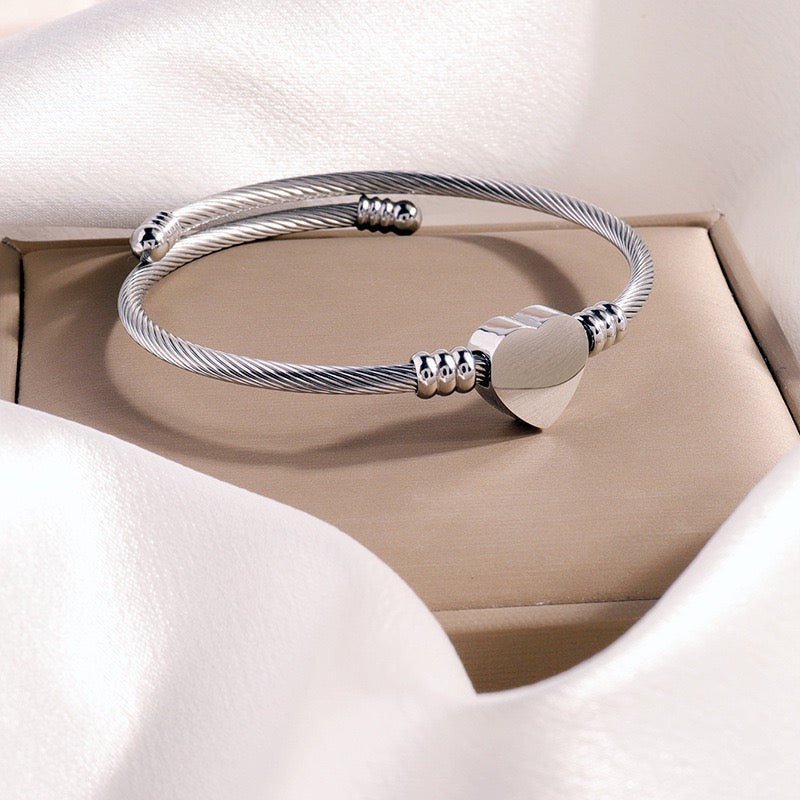 Simple Style Heart Shape Stainless Steel Bangle