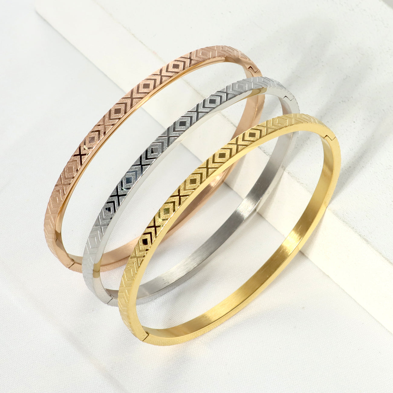 Stainless Steel Ig Style Elegant Simple Style Geometric Letter Electrocardiogram Plating Carving Bangle