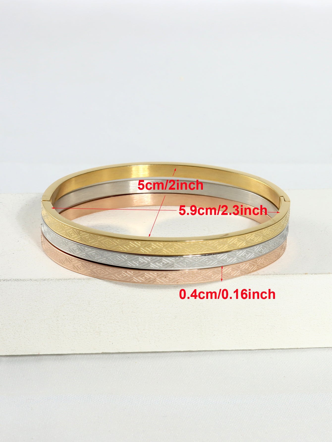 Stainless Steel Ig Style Elegant Simple Style Geometric Letter Electrocardiogram Plating Carving Bangle