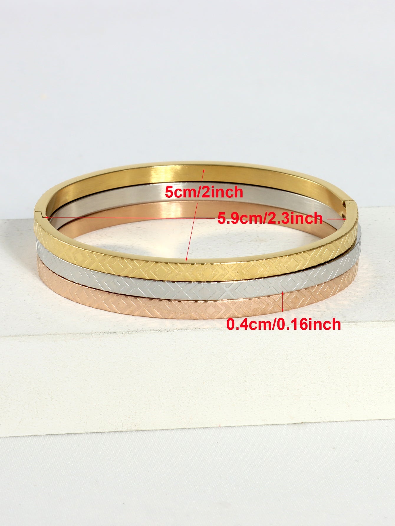 Stainless Steel Ig Style Elegant Simple Style Geometric Letter Electrocardiogram Plating Carving Bangle