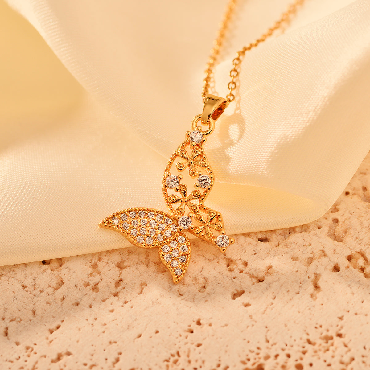 Copper Elegant Simple Style Flower Butterfly Plating Hollow Out Inlay Zircon Pendant Necklace