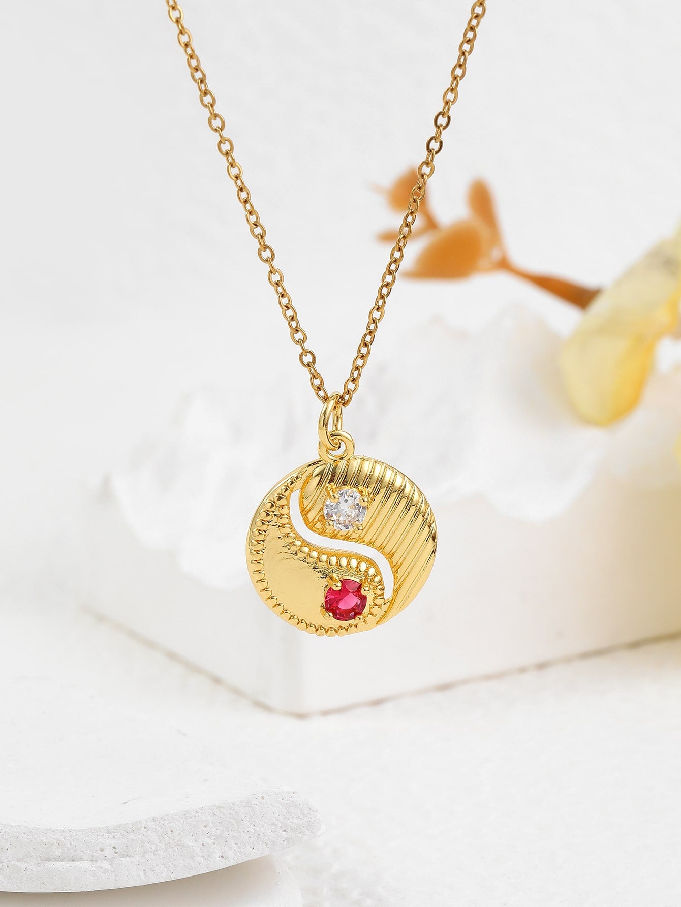 Copper 18K Gold Plated Simple Style Gossip Eye Inlay Natural Stone Zircon Pendant Necklace