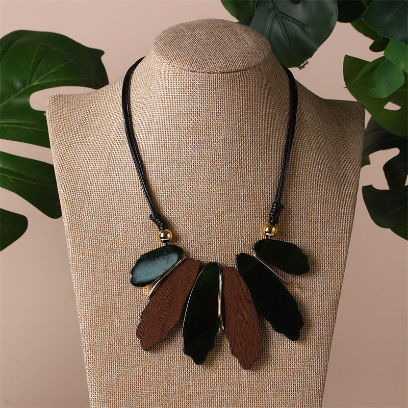 Classical Irregular Geometric Color Block Resin Women's Pendant Necklace