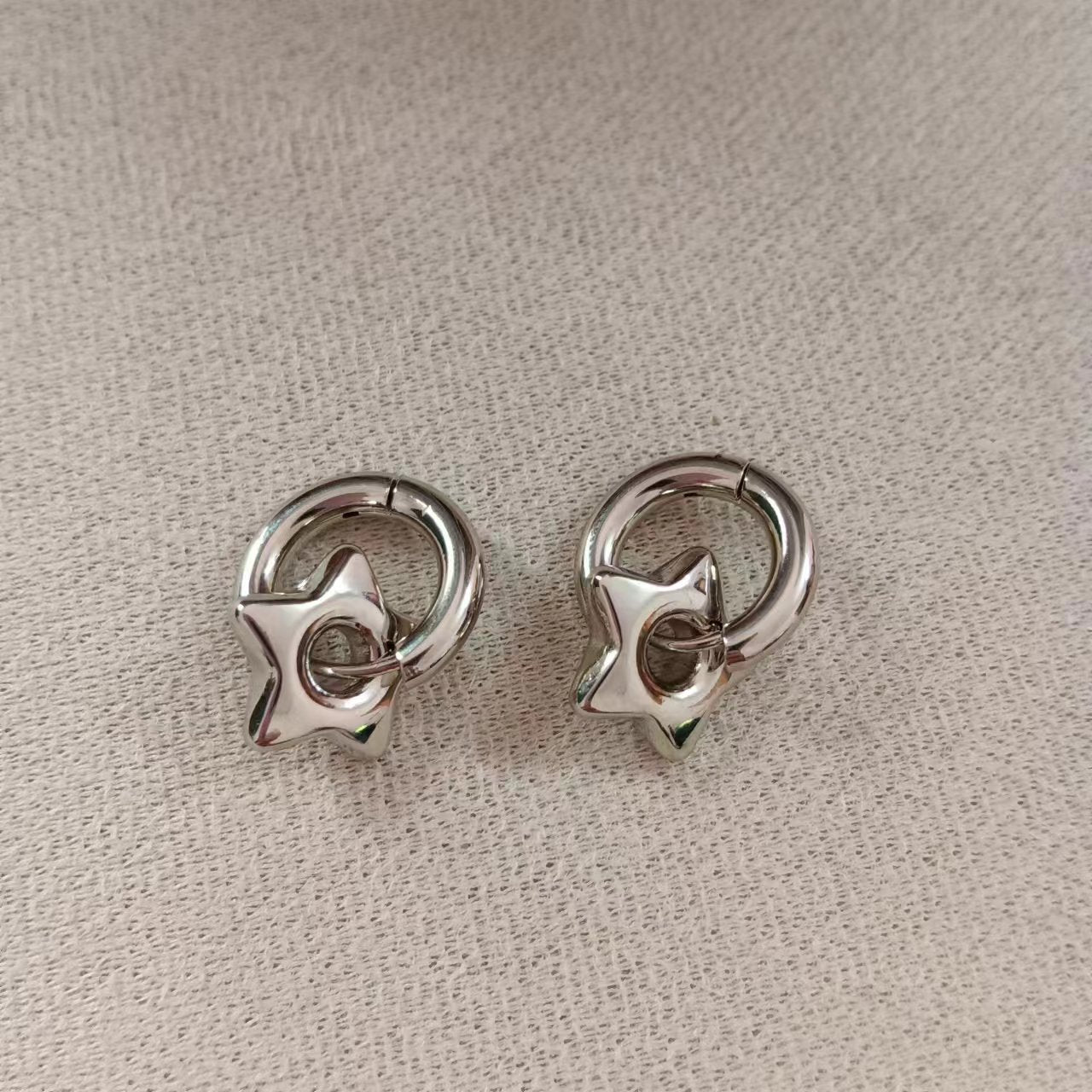 1 Pair Simple Style Classic Style Heart Shape Stainless Steel 18K Gold Plated Earrings