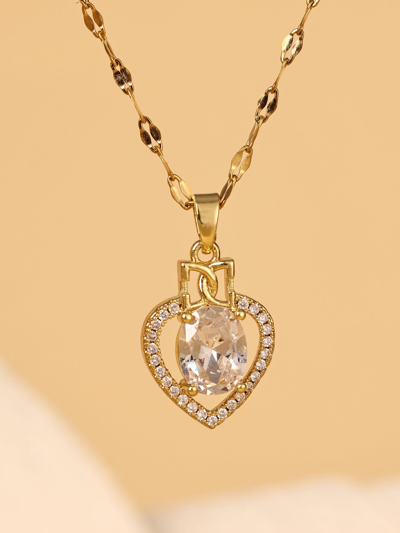 Stainless Steel 18K Gold Plated Elegant Glam Luxurious Oval Heart Shape Hollow Out Inlay Zircon Pendant Necklace