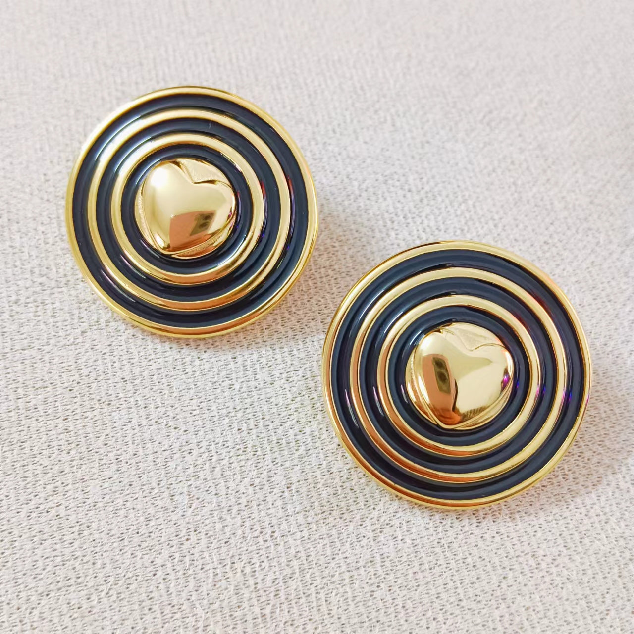 1 Pair Simple Style Circle Heart Shape Enamel Stainless Steel 18K Gold Plated Ear Studs