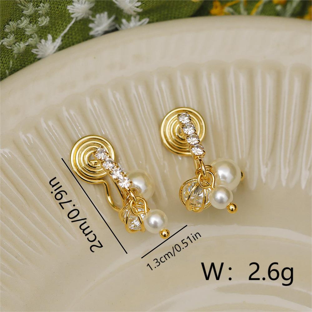 1 Pair Sweet Simple Style Classic Style Irregular Pearl Copper Zircon 18K Gold Plated Ear Cuffs