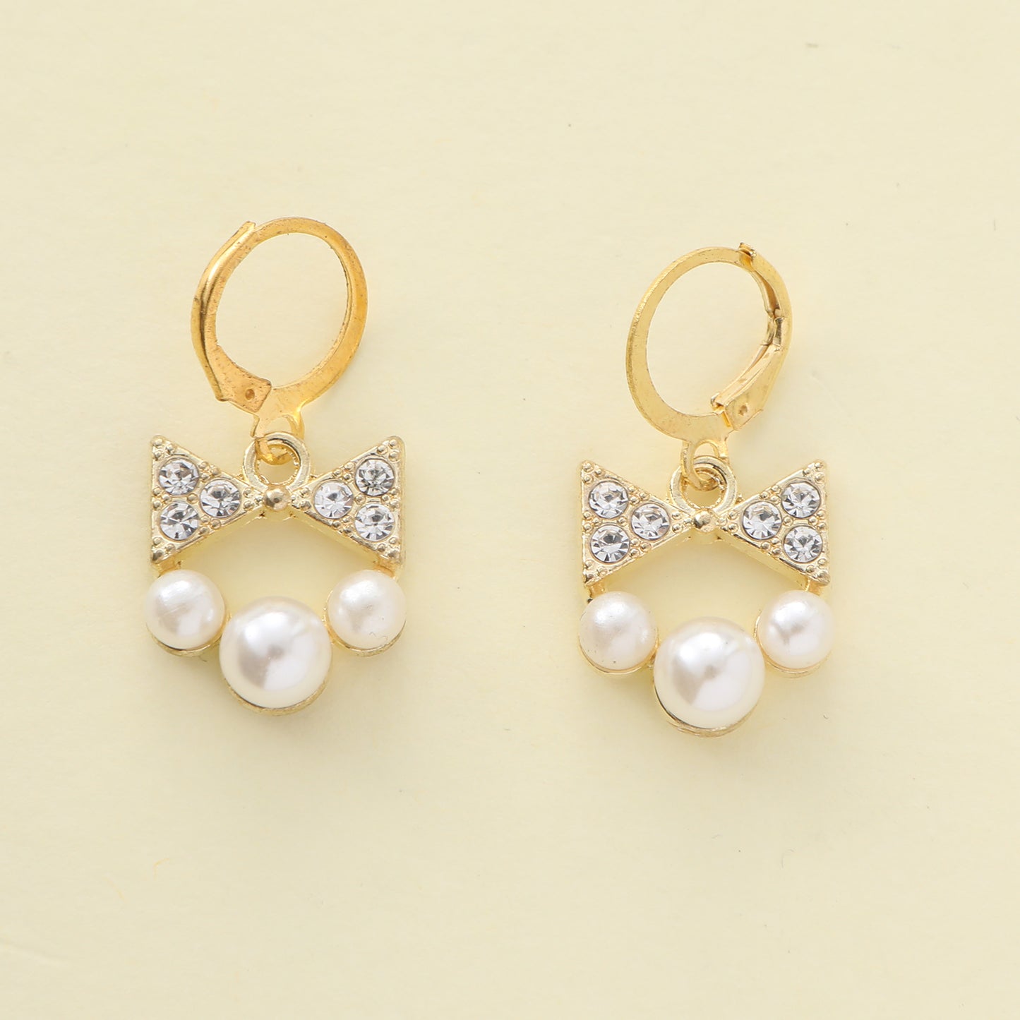 1 Piece Sweet Simple Style Round Letter Bow Knot Hollow Out Inlay Alloy Pearl Zircon Drop Earrings