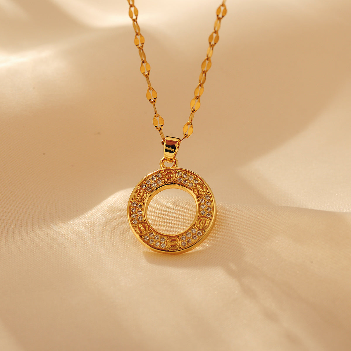 Copper 18K Gold Plated Elegant Simple Style Inlay Round Artificial Diamond Pendant Necklace