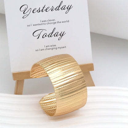 Elegant Glam Luxurious Stripe 14K Gold Plated Alloy Wholesale Bangle