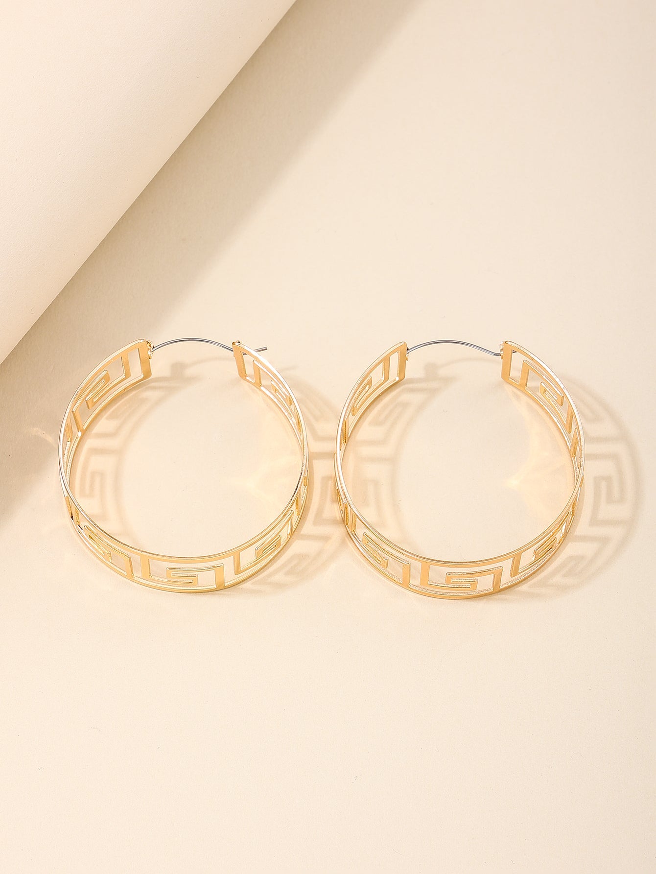 1 Pair Nordic Style Plaid Hollow Out Alloy Hoop Earrings