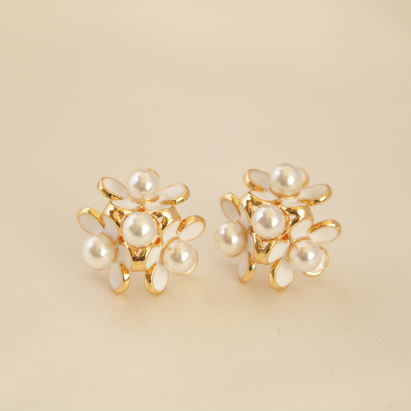 1 Pair Elegant Vintage Style Flower Imitation Pearl Artificial Pearls Ear Studs