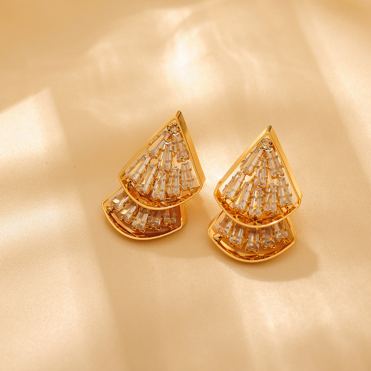 1 Pair Simple Style Classic Style Sector Plating Inlay Titanium Steel Zircon 18K Gold Plated Ear Studs