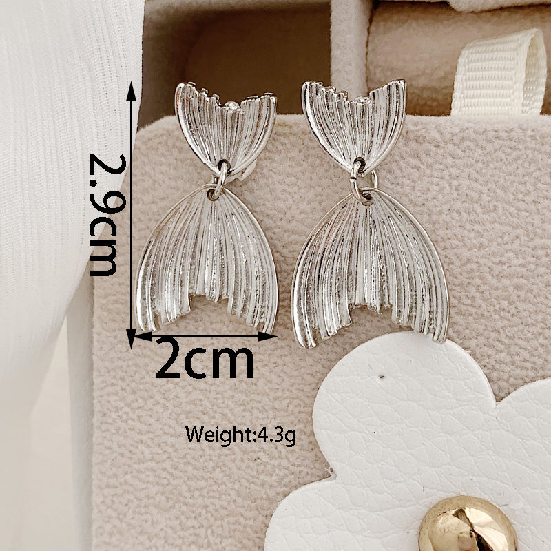 1 Pair Elegant Lady Fish Tail Alloy White Gold Plated Drop Earrings