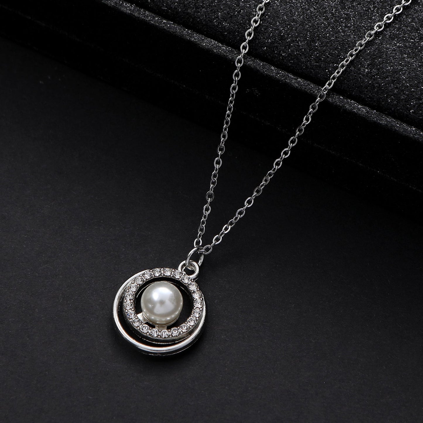 Basic Modern Style Classic Style Round Alloy Inlay Artificial Pearls Zircon Women's Pendant Necklace