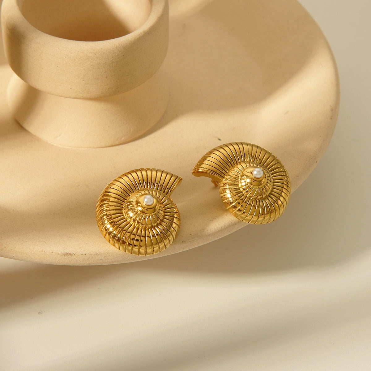 1 Pair Casual Vintage Style Spiral Plating Inlay 304 Stainless Steel Artificial Pearls Zircon 18K Gold Plated Ear Studs