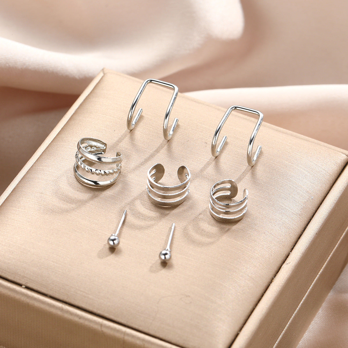 1 Set Casual Simple Style Geometric Plating Alloy Ear Cuffs Ear Studs