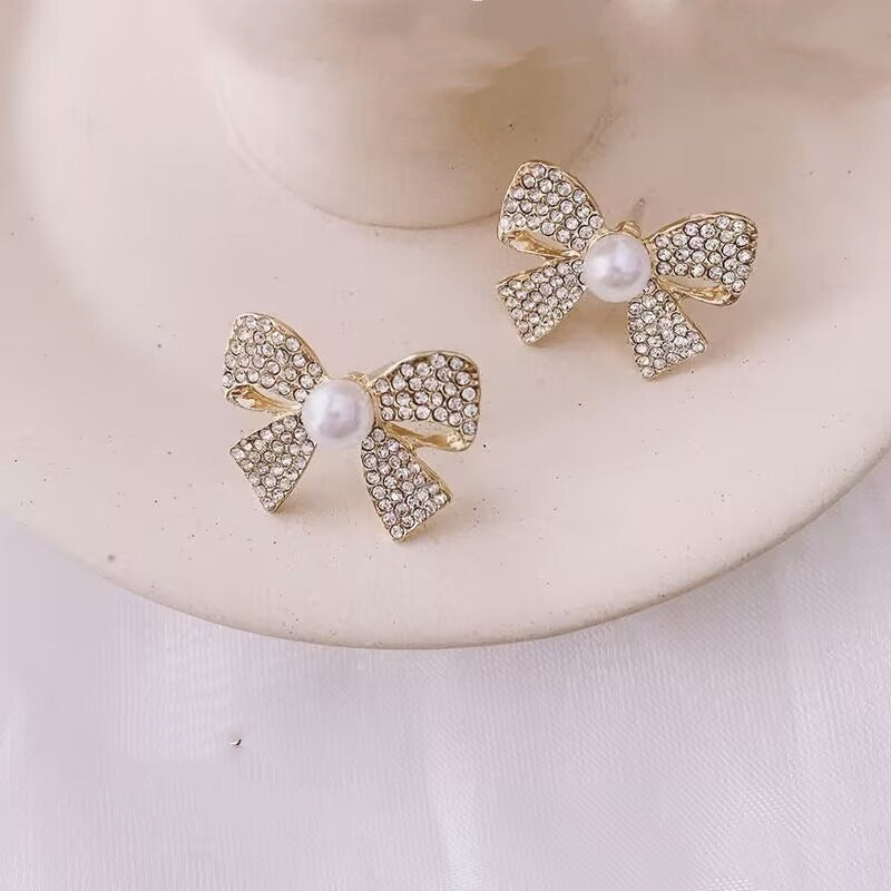 Simple Style Leaf Alloy Inlay Zircon Women's Earrings Ear Studs