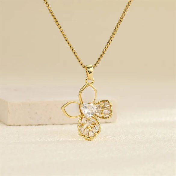 201 Stainless Steel Brass 18K Gold Plated Hollow Out Inlay Four Leaf Clover Shell Zircon Pendant Necklace