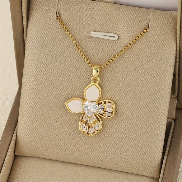 201 Stainless Steel Brass 18K Gold Plated Hollow Out Inlay Four Leaf Clover Shell Zircon Pendant Necklace