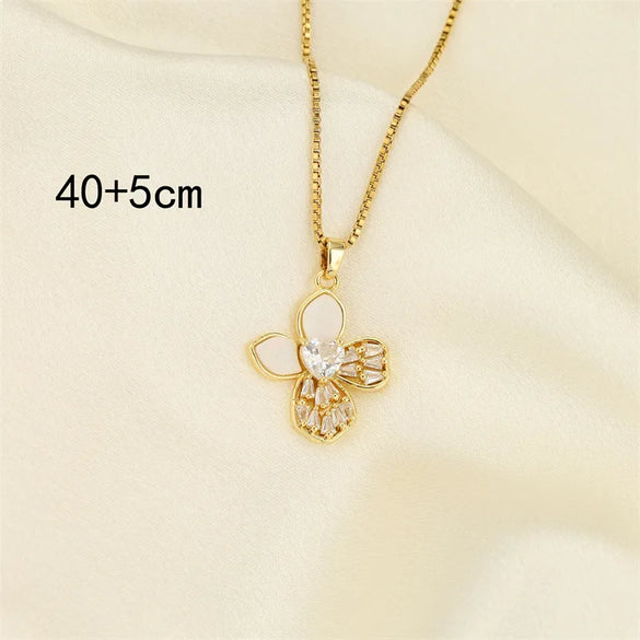 201 Stainless Steel Brass 18K Gold Plated Hollow Out Inlay Four Leaf Clover Shell Zircon Pendant Necklace