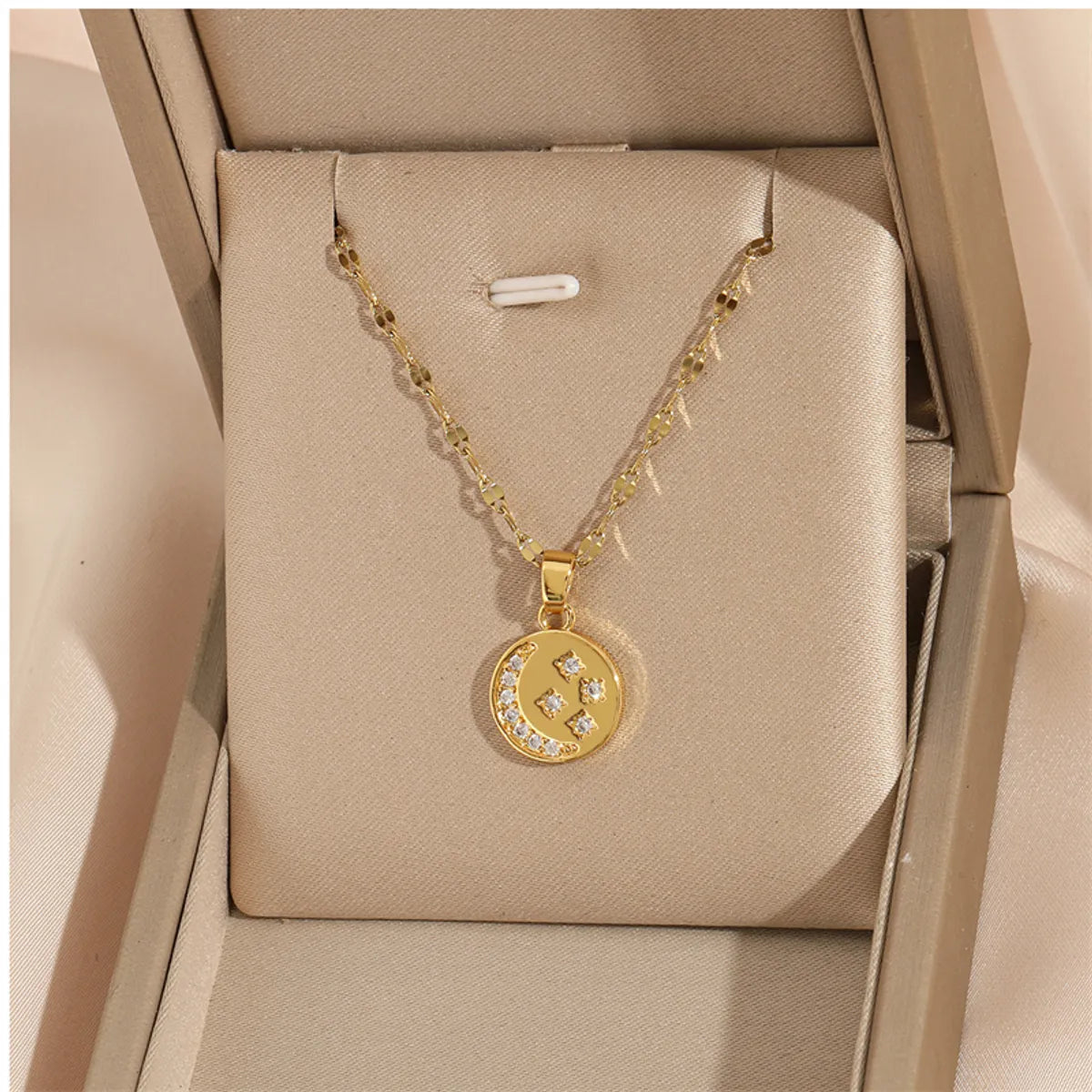 201 Stainless Steel Brass 18K Gold Plated Simple Style Classic Style Plating Inlay Star Heart Shape Bow Knot Zircon Pendant Necklace