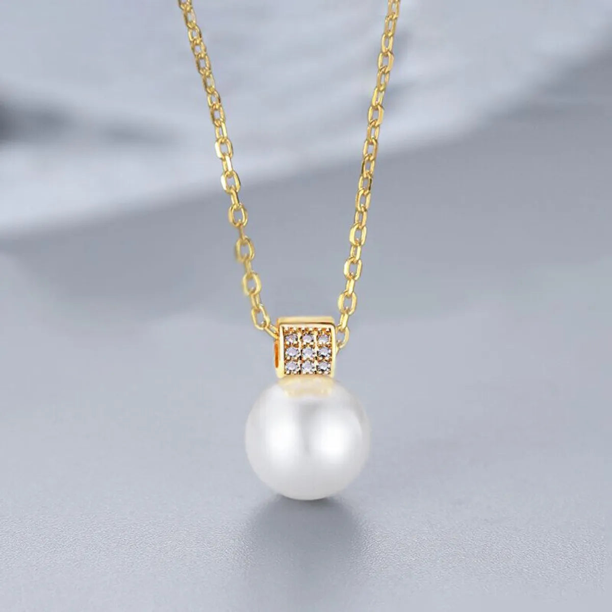 201 Stainless Steel Copper Gold Plated Plating Inlay Round Artificial Pearls Zircon Pendant Necklace