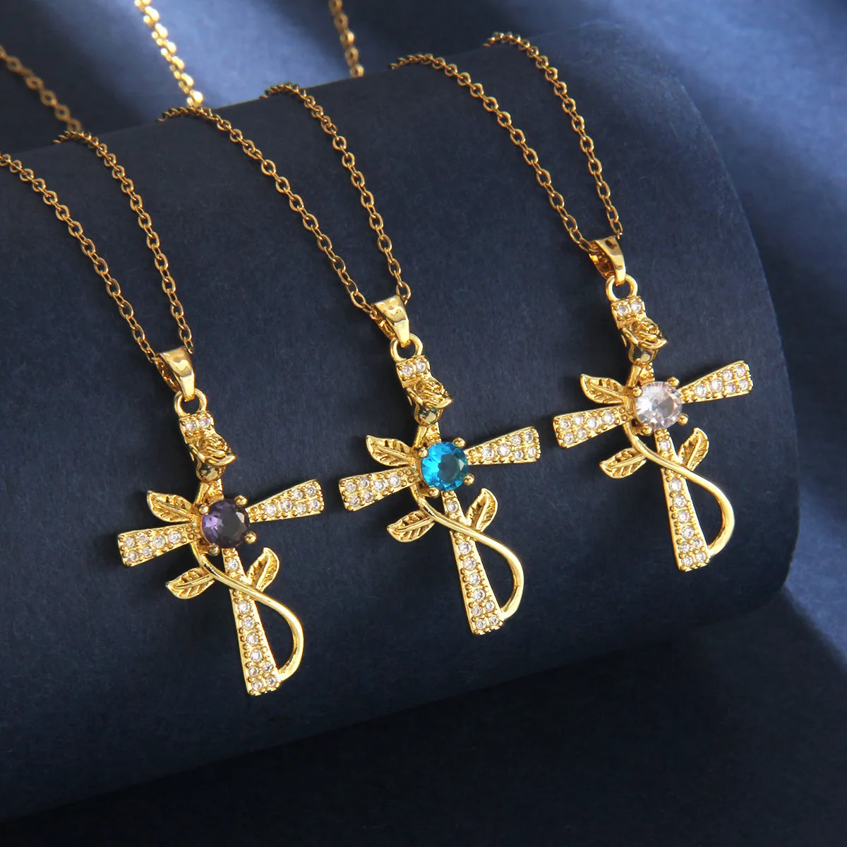 201 Stainless Steel Copper Gold Plated Retro Simple Style Plating Inlay Cross Rose Zircon Pendant Necklace